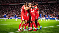 Harry Kane, Aleksandar Pavlović und Co. jubeln während des Heimspiels des FC Bayern zum Auftakt in die Champions League gegen den FC Chelsea
