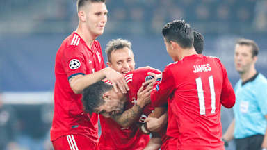 16_aek-fcb_181023_dona