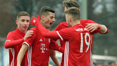 u19kickers_fcb_101216