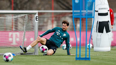01_Training_vor_Leverkusen_210419_DON