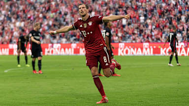 10_FCB-SGE_211003_DON