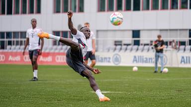 05-training-fc-bayern-200822-fcb