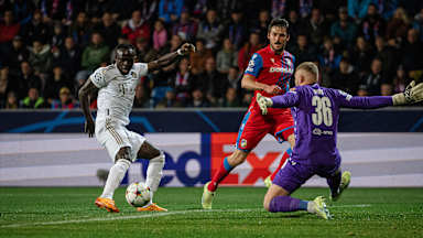 06-pilsen-fcbayern-121022-mel