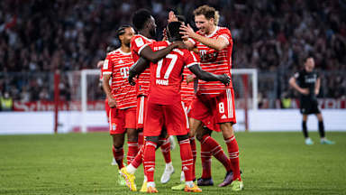 FC Bayern celebrate vs. SC Freiburg