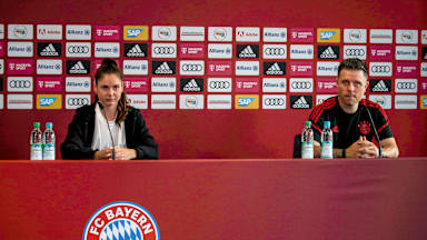 FC Bayern Frauen Alexander Straus und Sarah Zadrazil