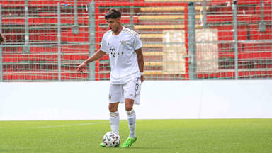 Emirhan Demircan von der U19 des FC Bayern.