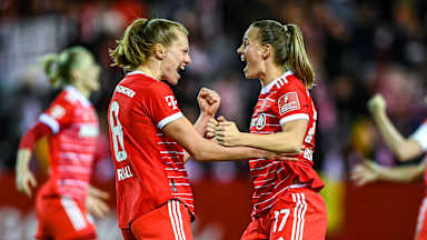 FC Bayern Women, Klara Bühl, Maximiliane Rall, celebration