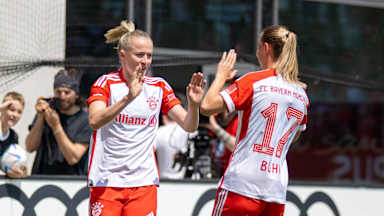 FC Bayern Frauen, Lea Schüller, Klara Bühl, Jubel