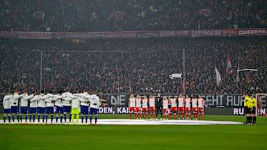 Minuto de silencio por Franz Beckenbauer antes del FC Bayern vs. TSG Hoffenheim