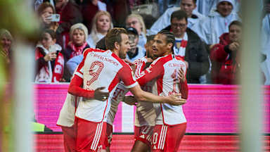 Spieler des FC Bayern jubeln in der Allianz Arena
