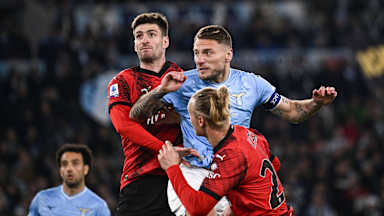 Los jugadores de la Lazio tras caer en casa ante el AC Milan