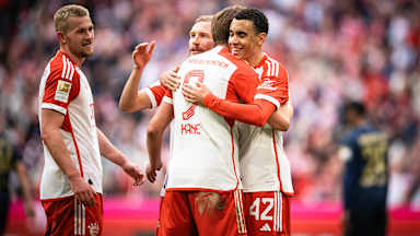 Spieler des FC Bayern jubeln in der Allianz Arena