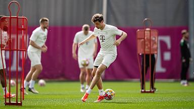 Training des FC Bayern vor dem Champions League-Spiel beim FC Arsenal