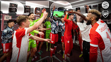 In our recap video, we take you behind the scenes of FC Bayern's Champions League home match against Arsenal: from the warm-up  o the dressing room party – hit play!