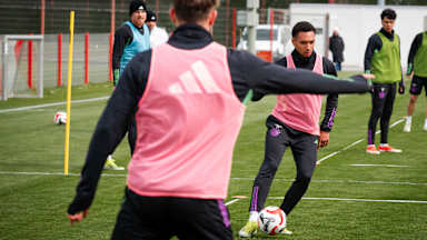 Training der FC Bayern Amateure vor dem Regionalliga-Spiel in Ansbach