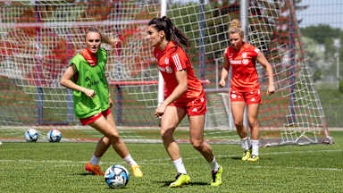 Jovana Damnjanovic im Training der FC Bayern Frauen