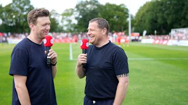 Max Eberl im Interview vor Anpfiff des Testspiels des FC Bayern beim 1. FC Düren
