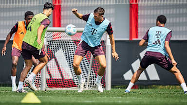 11-fcbayern-training-240812