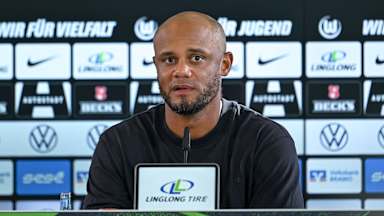 Vincent Kompany auf der Pressekonferenz nach dem Bundesliga-Spiel des FC Bayern beim VfL Wolfsburg