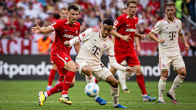 Spielszene aus dem Bundesliga-Spiel FC Bayern gegen SC Freiburg