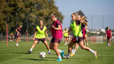 Giulia Gwinn im Training der FC Bayern Frauen.
