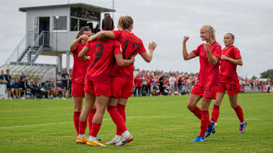FC Bayern Frauen im Pokalspiel beim SC Sand