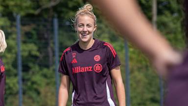 Caro Simon during FC Bayern Women training