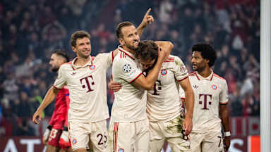 FC Bayern players celebrate in the 9-2 win over Dinamo Zagreb