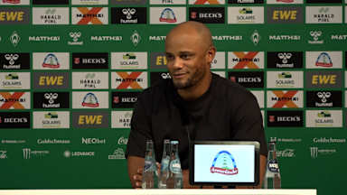 Vincent Kompany auf der Pressekonferenz nach dem Bundesliga-Spiel des FC Bayern bei Werder Bremen.