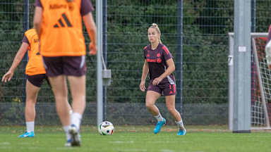 Giulia Gwinn im Training der FC Bayern Frauen