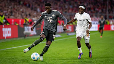 Spielszene aus dem Bundesliga-Spiel FC Bayern gegen Bayer 04 Leverkusen