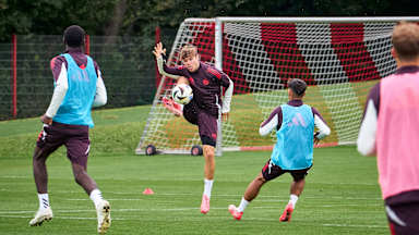 Maximilian Wagner im Training der FC Bayern Amateure vor dem Regionalliga-Spiel gegen den FC Eintracht Bamberg 2010.
