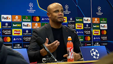 Vincent Kompany auf der Pressekonferenz nach dem Aston Villa-Spiel