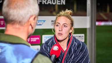 Carolin Simon nach dem Spiel gegen den FC Arsenal