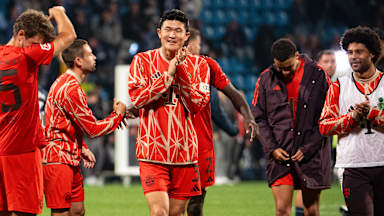 Spieler des FC Bayern applaudieren nach dem 5:0 in Bochum