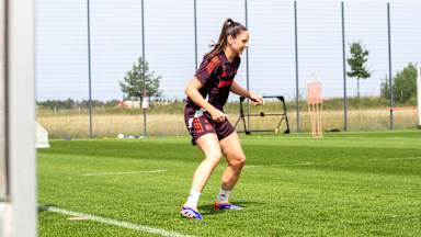 Sarah Zadrazil während des Trainings der FC Bayern Frauen