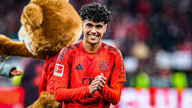 Adam Aznou nach dem Spiel des FC Bayern gegen Union Berlin