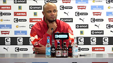 Vincent Kompany auf der Pressekonferenz nach dem Bundesliga-Spiel des FC Bayern beim FC St. Pauli