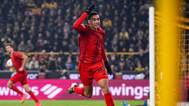 Jamal Musiala bejubelt sein Kopfballtor zum 1:1 in Dortmund