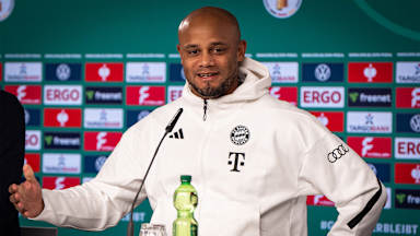 Vincent Kompany gibt Anweisungen in der Allianz Arena