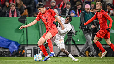 Spielszene aus dem DFB-Pokalspiel FC Bayern - Bayer 04 Leverkusen