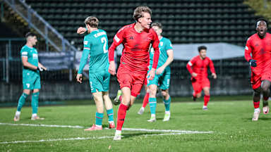 Jonathan Asp Jensen im Spiel der FC Bayern Amateure beim FC Augsburg II