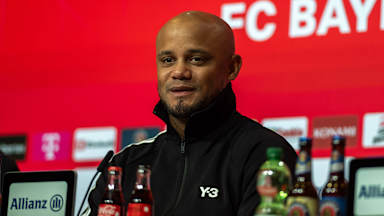 Vincent Kompany auf der Pressekonferenz nach dem Bundesliga-Spiel des FC Bayern gegen den 1. FC Heidenheim