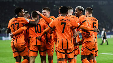 Die Mannschaft von Shakhtar Donetsk feiert einen Treffer auf Schalke gegen Young Boys Bern