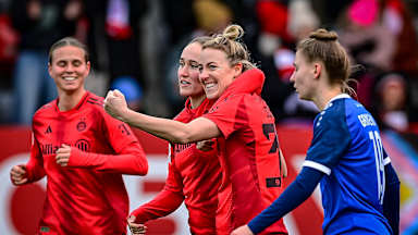 Carolin Simon and Sydney Lohmann celebrating in the match between FC Bayern Women and Turbine Potsdam