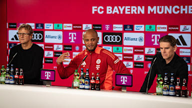 Dieter Nickles, Vincent Kompany and Christoph Freund in FC Bayern's press conference before the 2024/25 Hinrunde finale against Hoffenheim.