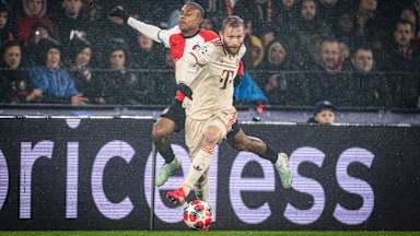 Konad Laimer m Zweikampf im Spiel zwischen FC Bayern und Feyenoord Rotterdam