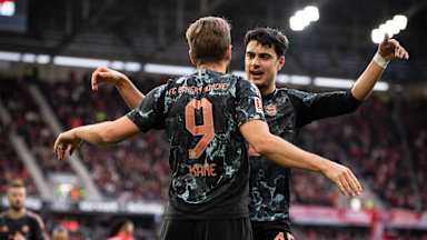 Minjae Kim und Joshua Kimmich beim Spiel des FC Bayern in Freiburg