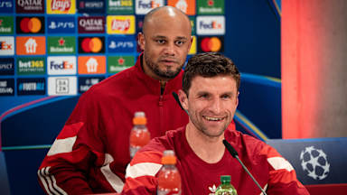 Pressekonferenz vor dem Spiel FC Bayern - ŠK Slovan Bratislava mit Thomas Müller und Vincent Kompany im Video