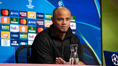 Vincent Kompany auf der Pressekonferenz nach dem Spiel gegen ŠK Slovan Bratislava